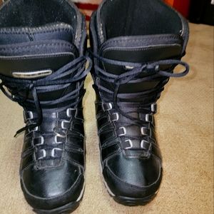 Healside size 10 men's snowboard boots in great condition